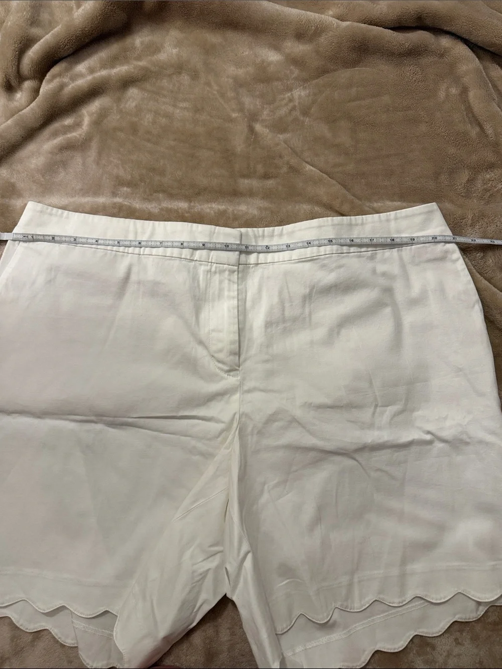 Talbots White Scallop-Hem Bermuda Shorts NWOT - Picture 4 of 10
